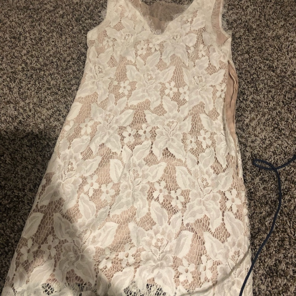 Lace bodycon dress